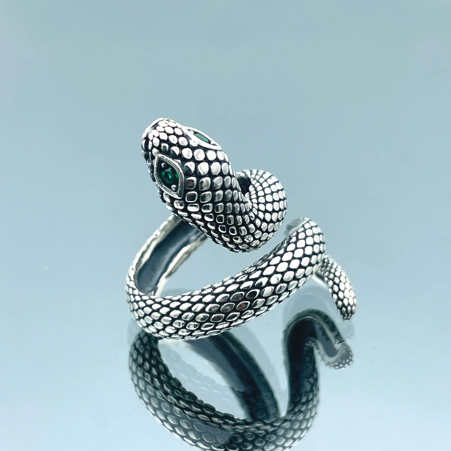 Women's Silver Ring, Snake Model Adjustable Ring, Handmade Animal Figure Ring, Sterling Silver Ring, Emerald Stone Ring, Gift For Her